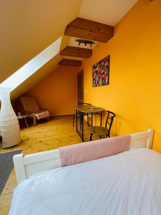 Apartman U Smrku ดวูร์กราโลเว นัด ลาเบม ภายนอก รูปภาพ